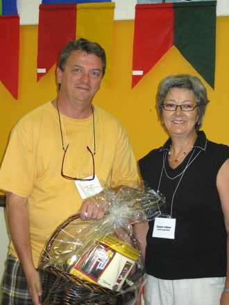 Serge reçoit le deuxième prix du Public lors du Symposium l'Art Salin de Carleton-sur-Mer