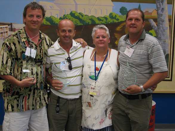 Serge, lors de la remise des prix "Coup de coeur" du public lors du symposium Arts et Reflets de Château-Richer en août 2006.